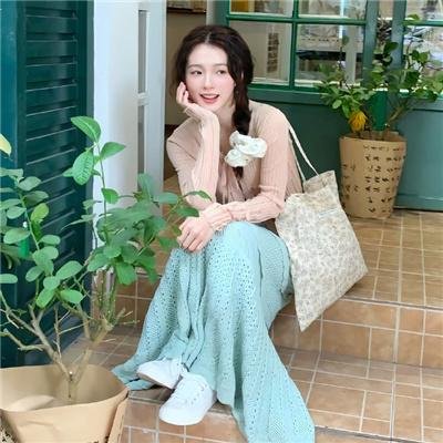 死对头破产后被我包养了